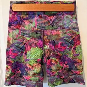 Lululemon Women’s Wunder Train HR Short Size 4 Vivid Floral Tone